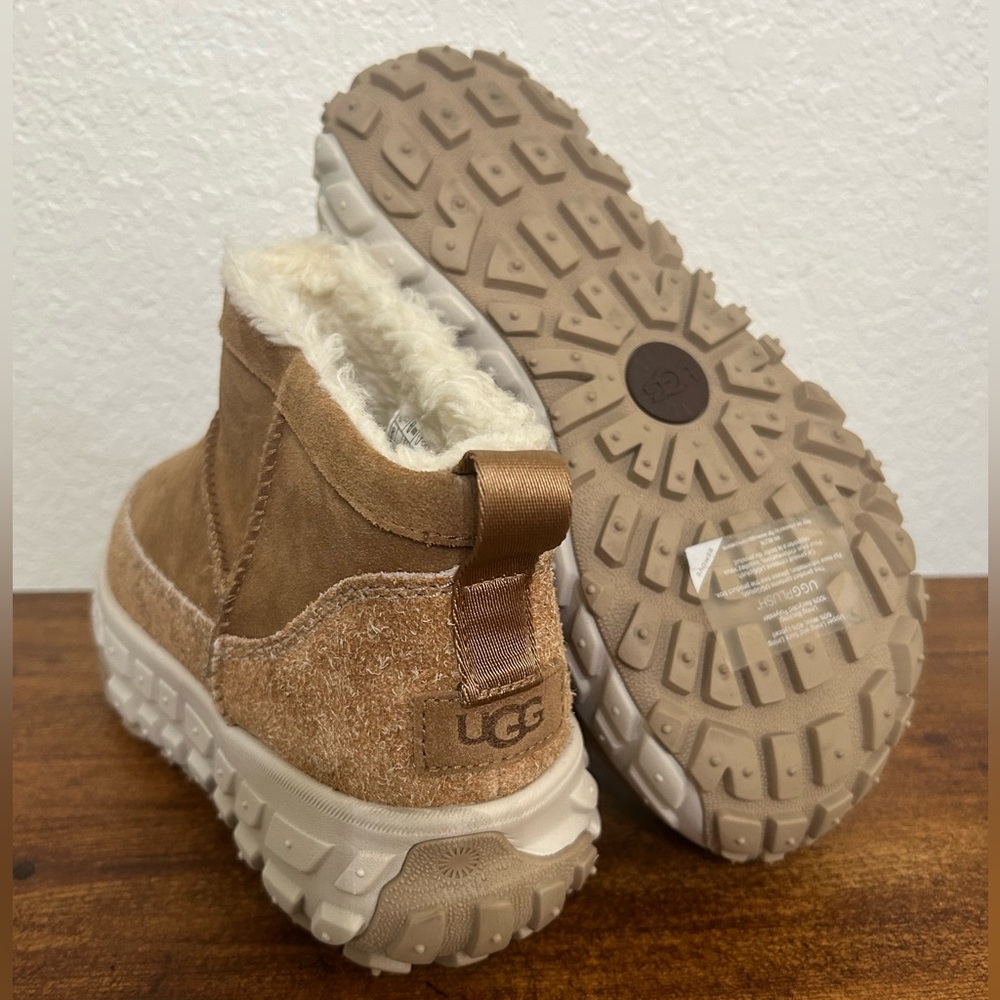 UGG® All-Gender Venture Daze Ultra Mini Boot - Chestnut. Size: Women 8-Men 7 - Picture 4 of 8